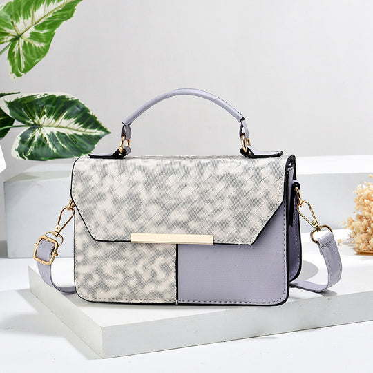 Damen modische Umhängetasche mit strukturiertem Design und goldenen Akzenten Nord Taschen