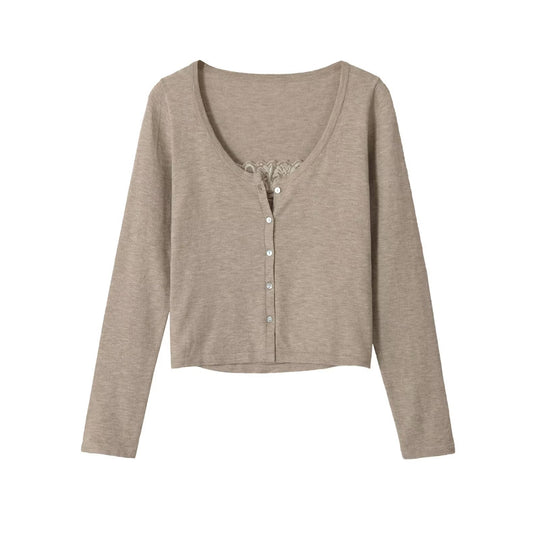 Damen Kurzcardigan aus Feinstrick mit V‑Ausschnitt, Knopfleiste und Spitzeneinsatz Nord Taschen