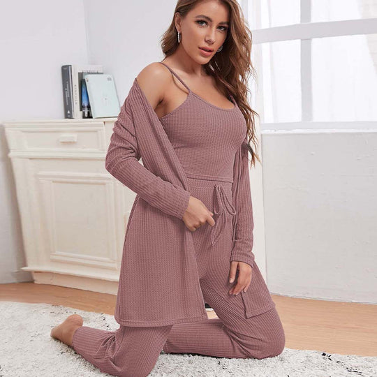 Damen dreiteiliges Lounge-Set aus Waffelstrick mit Longcardigan Spaghettiträger-Top und Highwaist-Jogginghose Nord Taschen