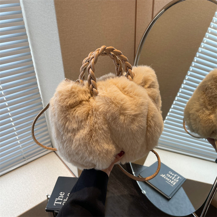 Damen Plüsch Handtasche mit geflochtenem Griff Nord Taschen