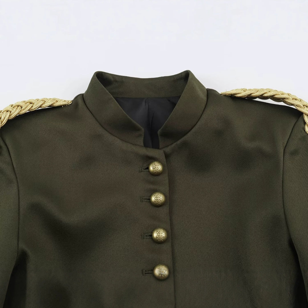 Damen Kurzer Militärblazer mit geflochtenen Epauletten und Zierknoten-Ärmeln Nord Taschen