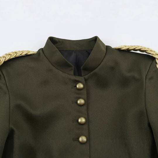 Damen Kurzer Militärblazer mit geflochtenen Epauletten und Zierknoten-Ärmeln Nord Taschen