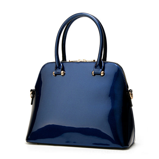 Damen Handtasche mit elegantem Hochglanzfinish und goldenen Verzierungen Nord Taschen