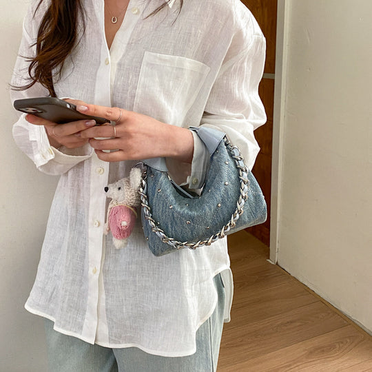 Damen modische Denim Umhängetasche mit Kettenriemen und Plüschanhänger Nord Taschen
