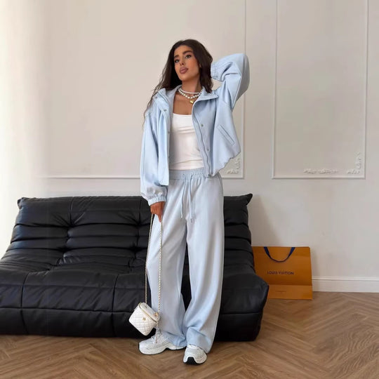 Damen gekürztes Reißverschluss-Hoodie mit Stehkragen und hochgeschnittener Kordel-Jogginghose Nord Taschen