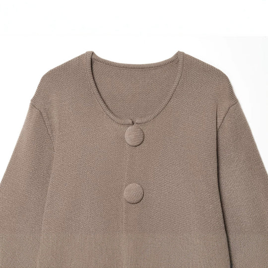 Damen Kurzgeschnittene Strickjacke mit überbreiten Ärmeln und bezogenen Knöpfen Nord Taschen
