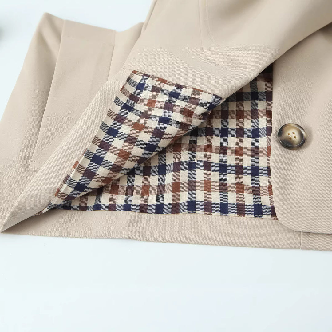 Damen Kurz geschnittene Boxy-Jacke mit weitem Hemdkragen und durchgehender Knopfleiste Nord Taschen
