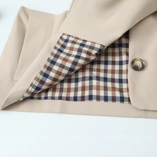Damen Kurz geschnittene Boxy-Jacke mit weitem Hemdkragen und durchgehender Knopfleiste Nord Taschen