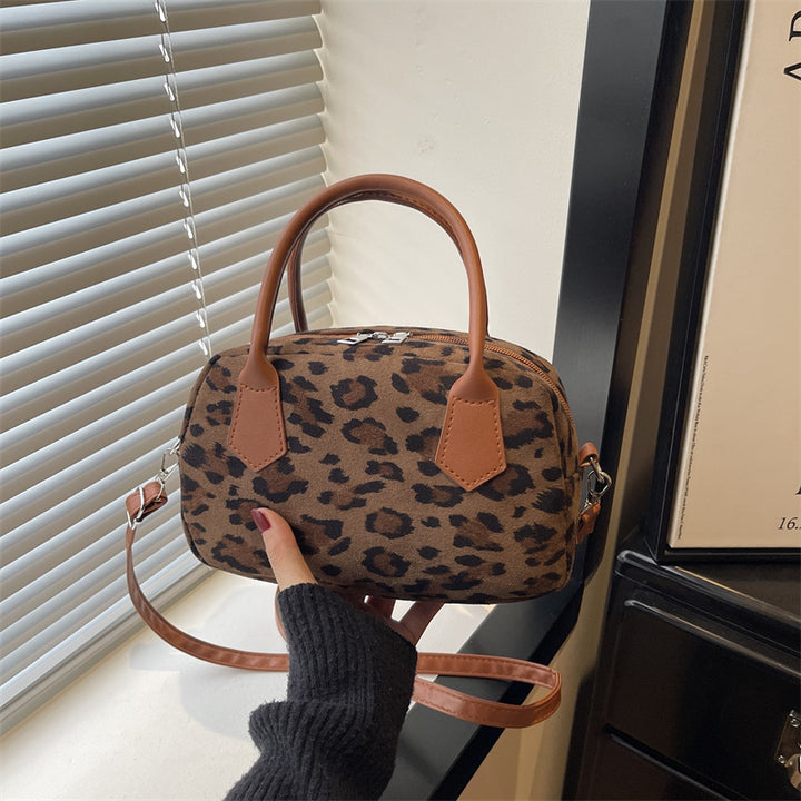 Damen Umhängetasche mit eleganter Leopardenprägung Nord Taschen