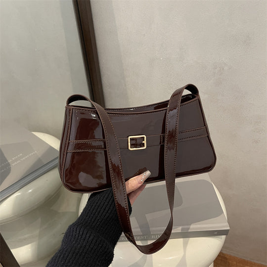 Damen Schultertasche mit elegantem Klappverschluss und mattem Kunstleder Nord Taschen