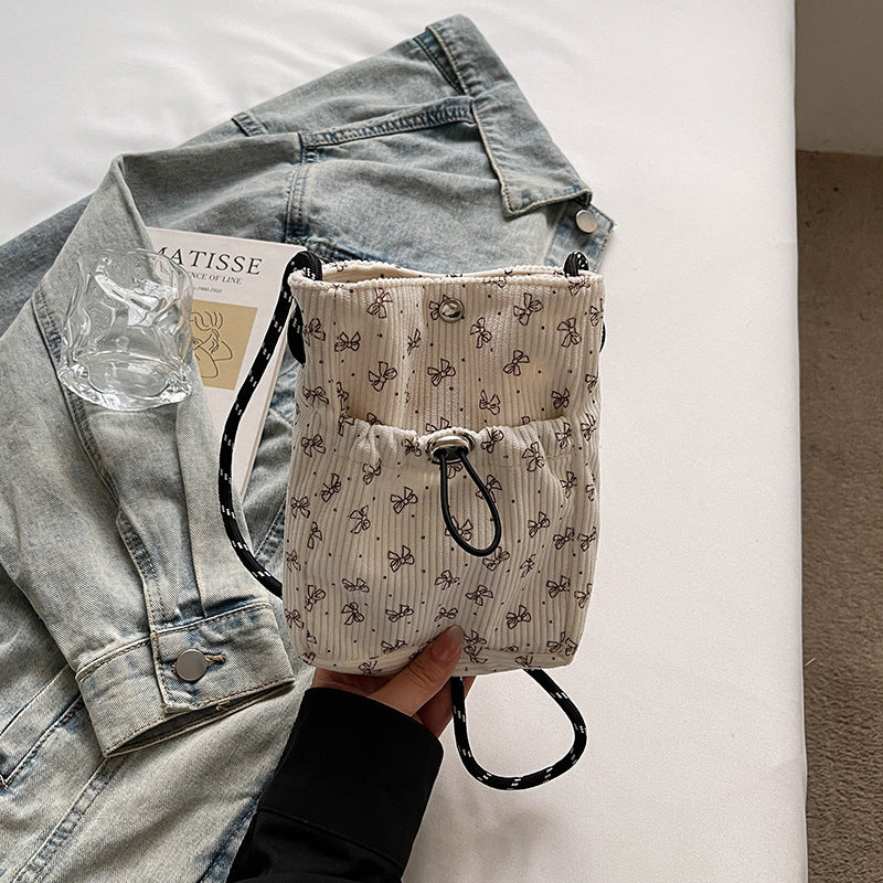 Damen Mini-Umhängetasche mit floralem Design Nord Taschen