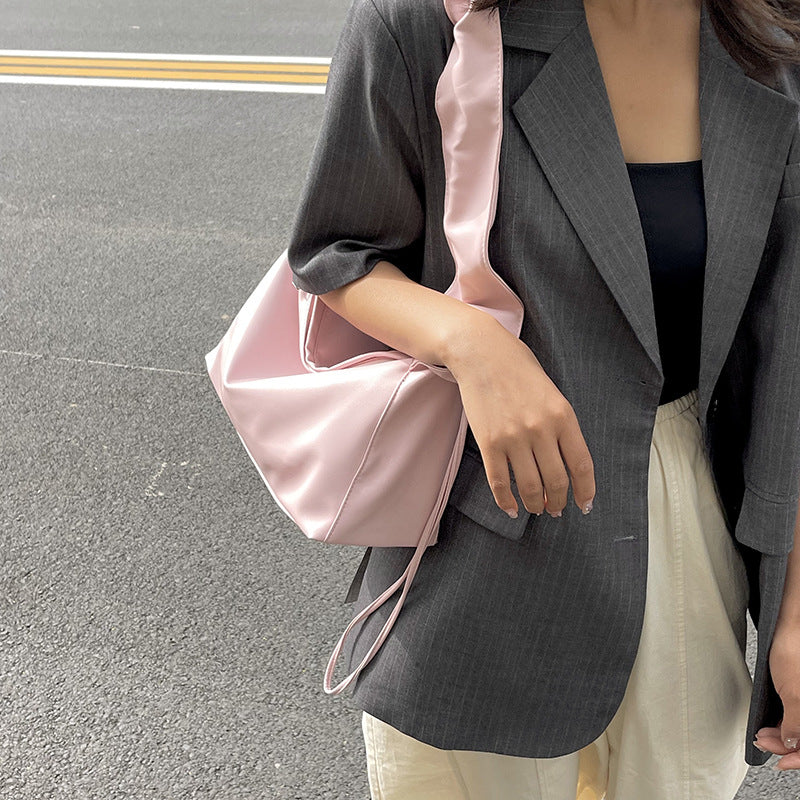 Damen Hobo-Tasche mit elegantem geflochtenem Henkel und modernem Design Nord Taschen