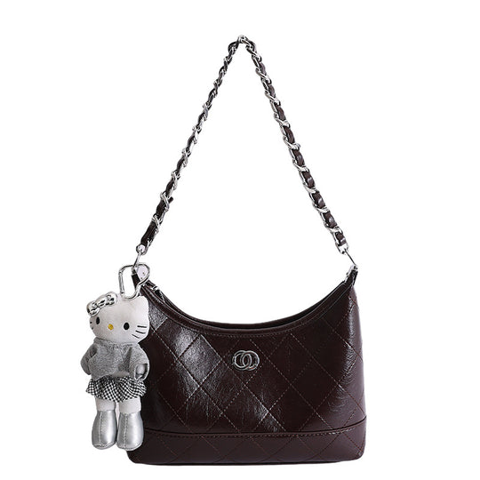 Damen modische Schultertasche mit elegantem Kettenriemen und verspieltem Anhänger Nord Taschen