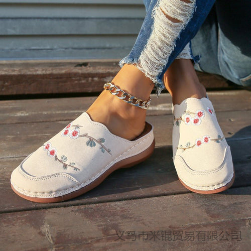 Damen geschlossene Clogs mit floralem Design und komfortablem Fußbett