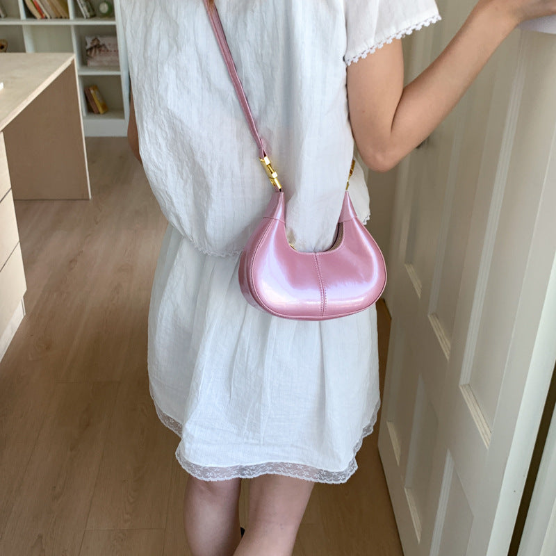 Damen elegante Handtasche mit glänzender Oberfläche und innovativem Verschluss Nord Taschen
