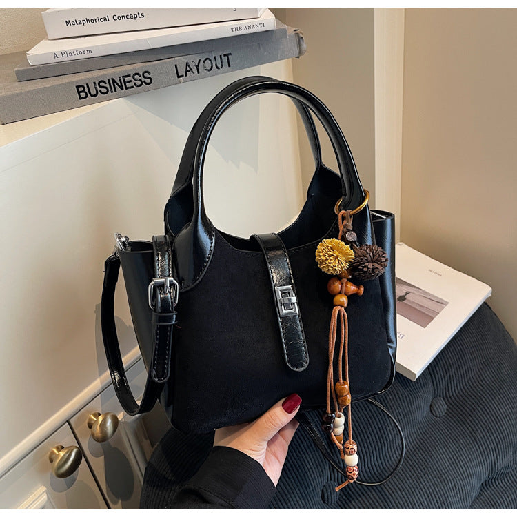 Damen modische Schultertasche mit einzigartigen Lederakzenten Nord Taschen
