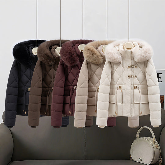 Damen nan kurze gesteppte Kapuzenjacke mit voluminösem Webpelzbesatz, Kordelzugtaillierung und Pattentaschen Nord Taschen