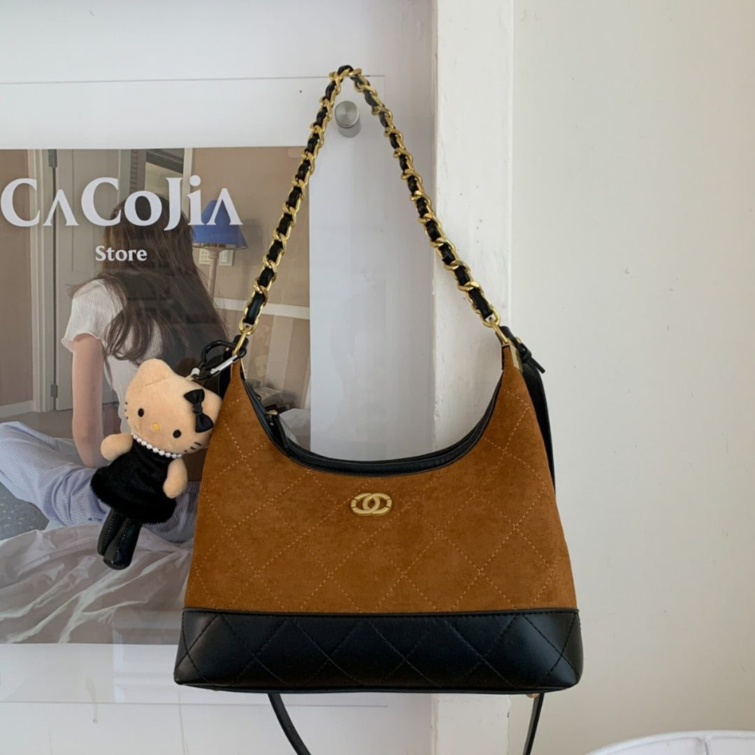 Damen Hobo Tasche mit Karomuster und verspieltem Anhänger Nord Taschen