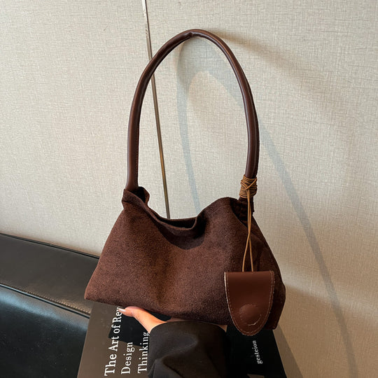 Damen Schultertasche aus weichem Wildleder mit abnehmbarem Anhänger Nord Taschen