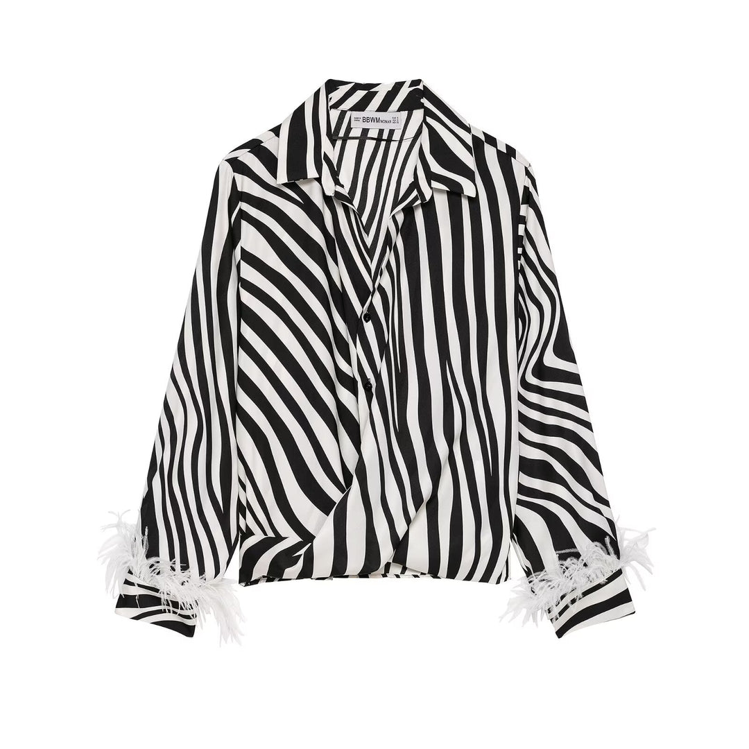 Damen Seidige Oversize-Bluse mit Zebra-Streifen und Federbesatz Nord Taschen