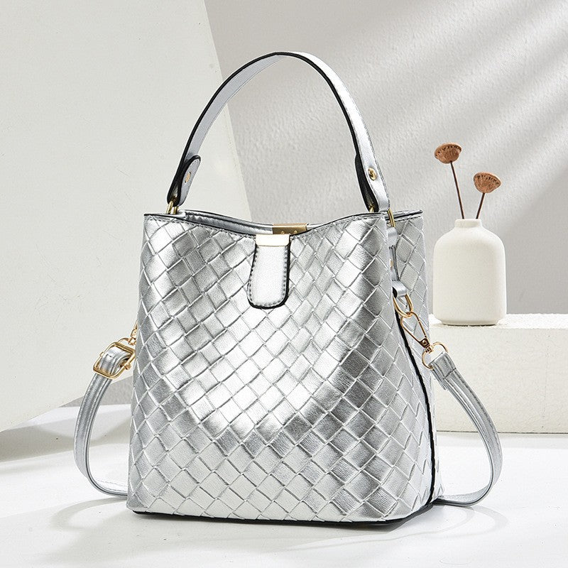 Damen elegante Umhängetasche mit strukturierter Metallic-Oberfläche Nord Taschen