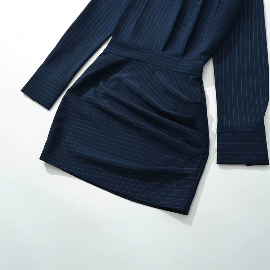 Damen Tailliertes Midikleid mit Hemdblusenoberteil und Nadelstreifen‑Design Nord Taschen