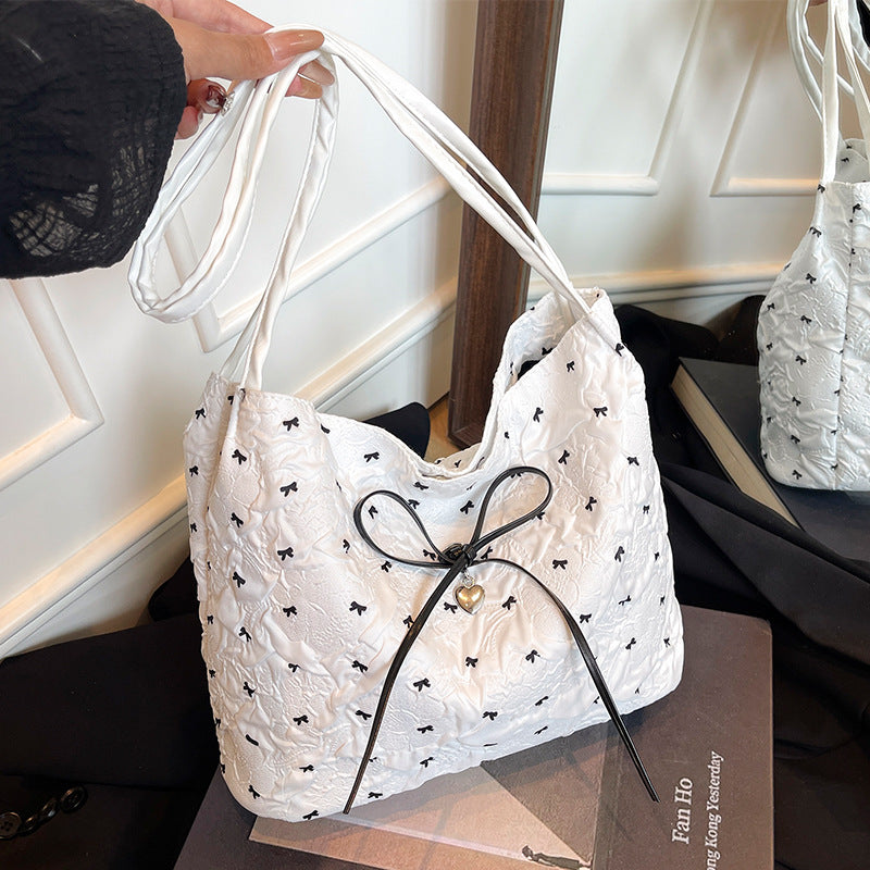 Damen Tragetasche mit verspieltem Muster und geschmeidigem Material Nord Taschen