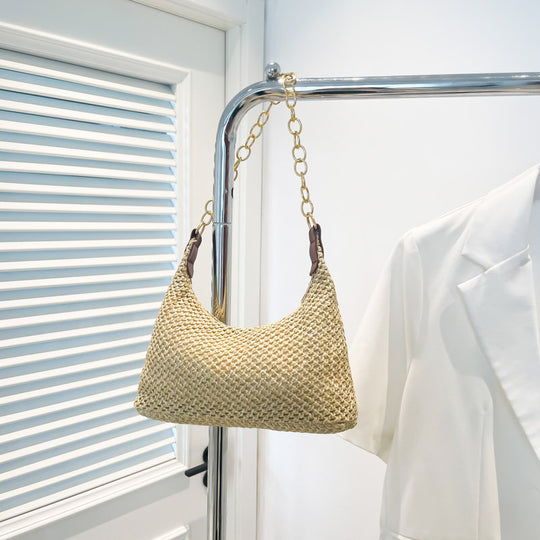 Damen trendige Umhängetasche aus geflochtenem Material mit Kettenverzierung Nord Taschen