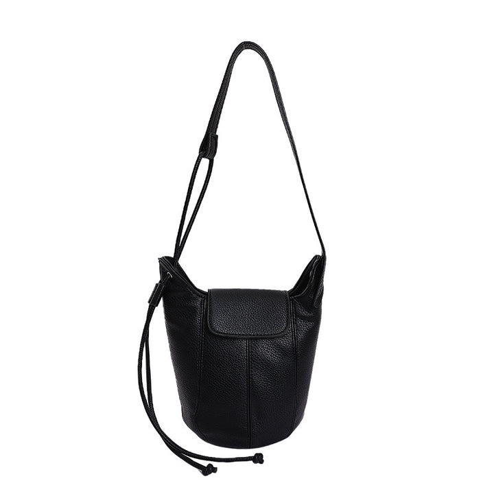 Damen Handtasche mit verspieltem Tieranhänger Nord Taschen