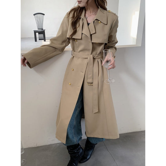 Damen Taillierter Trenchcoat mit Bindegürtel und goldenen Knopfdetails Nord Taschen