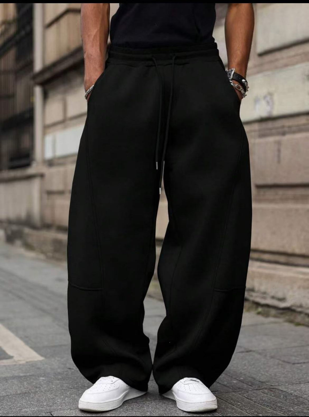 Herren weite Sweatpants im Baggy Cut mit elastischem Bund, Tunnelzug und Eingrifftaschen Nord Taschen