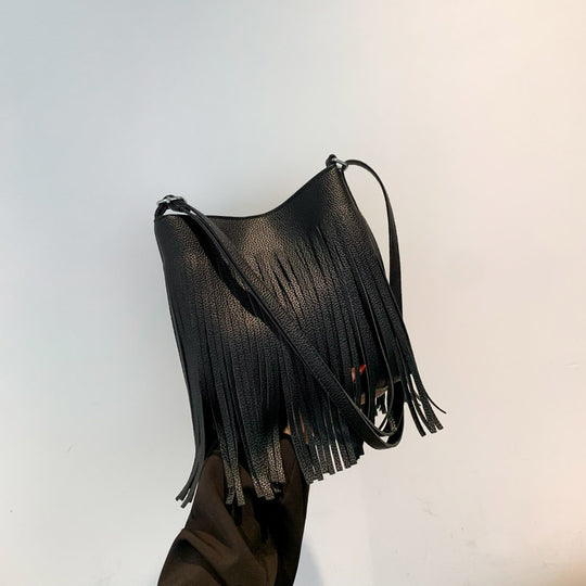 Damen Umhängetasche mit fransigen Details und hochwertigen Akzenten Nord Taschen