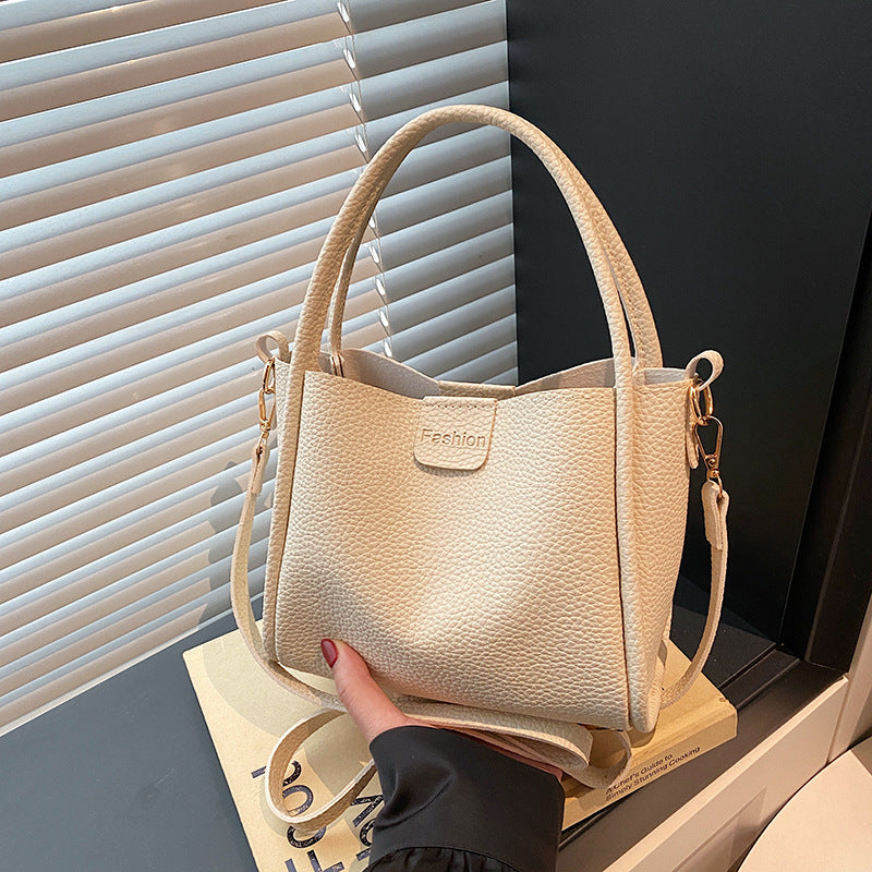 Damen Handtasche mit strukturiertem Kunstleder und elegantem Innenfach Nord Taschen
