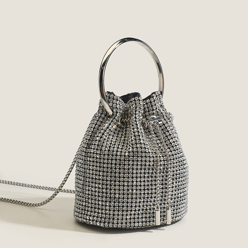 Damen Glitzernde Beuteltasche mit elegantem Kettenriemen Nord Taschen