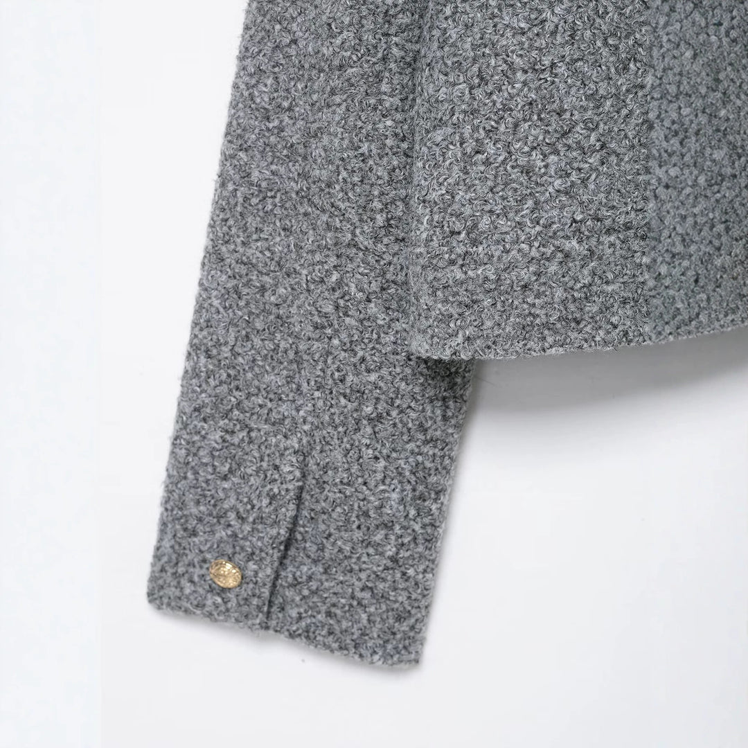 Damen Bouclé Cropped Jacke mit Goldknöpfen und aufgesetzten Pattentaschen Nord Taschen