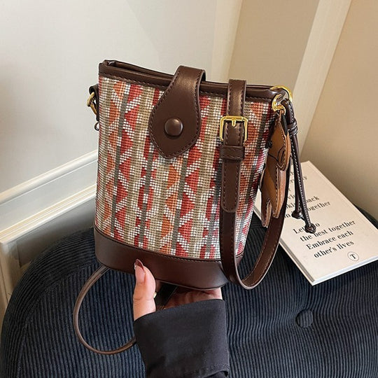 Damen modische Umhängetasche im verspielten Ethno-Design Nord Taschen