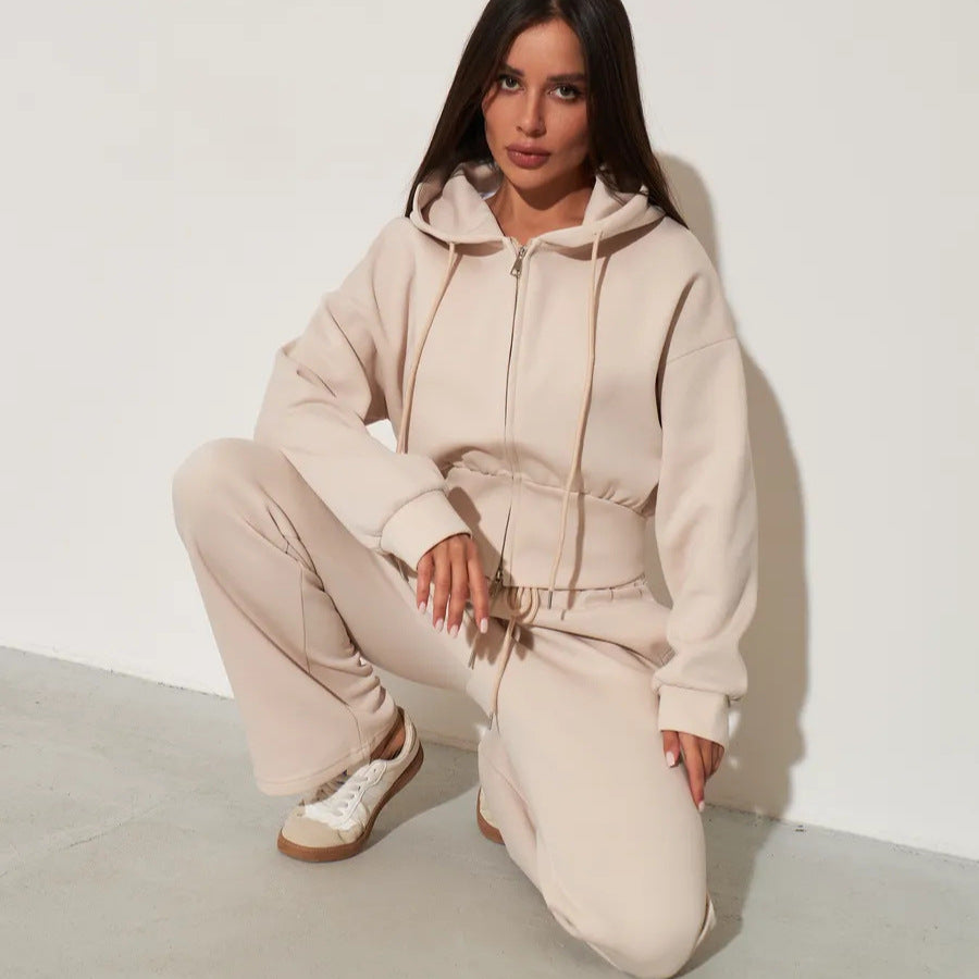 Damen kurzes Kapuzen-Zipshirt mit tailliertem Tunnelzug und weit geschnittene High-Waist-Loungehose Nord Taschen