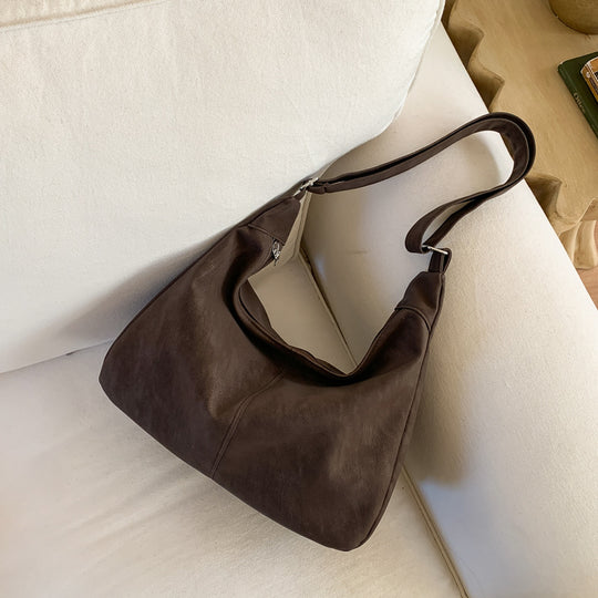 Damen Hobo-Tasche aus hochwertigem Leder mit luftigem Design Nord Taschen