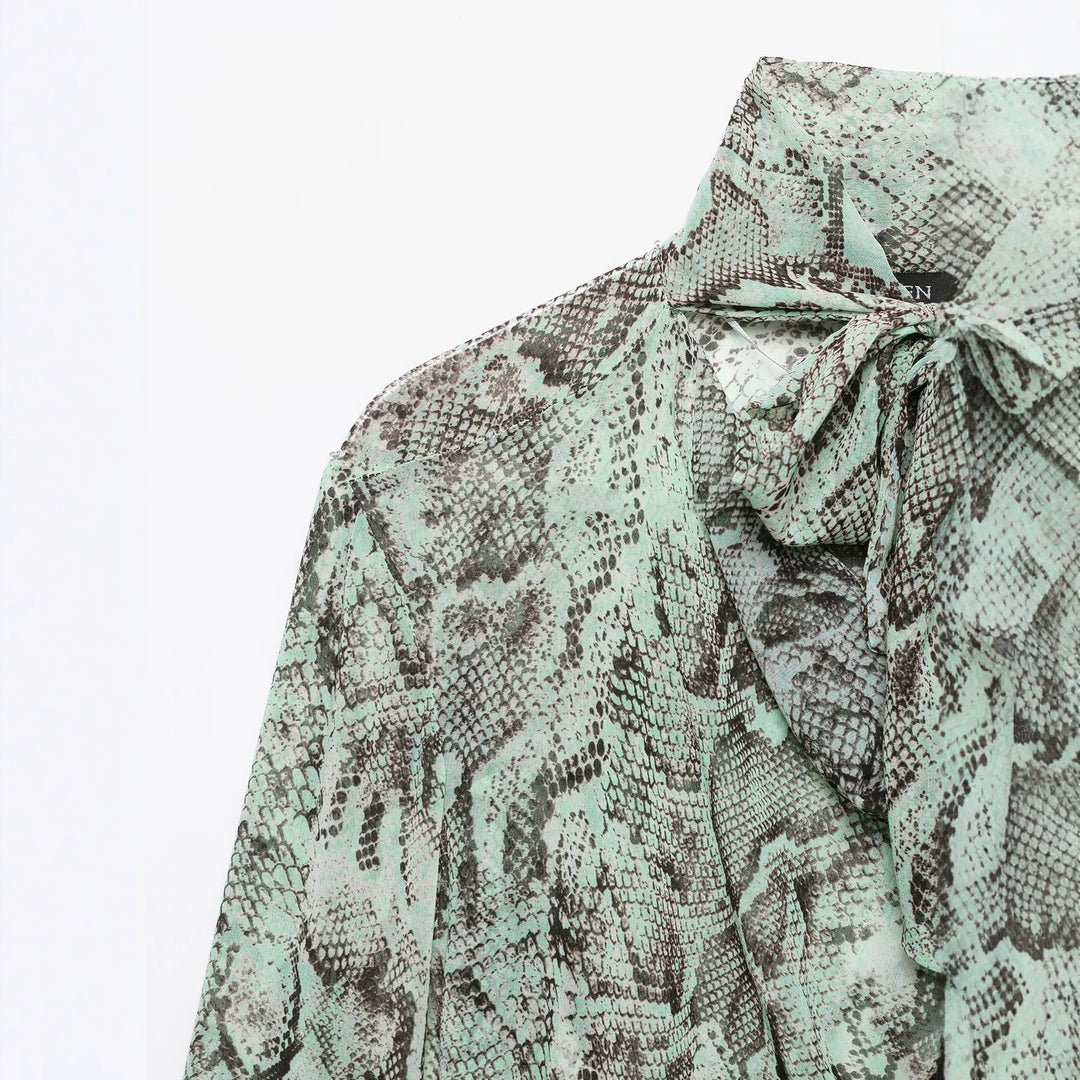 Damen Chiffonbluse mit Schleifenkragen und Schlangenprint Nord Taschen