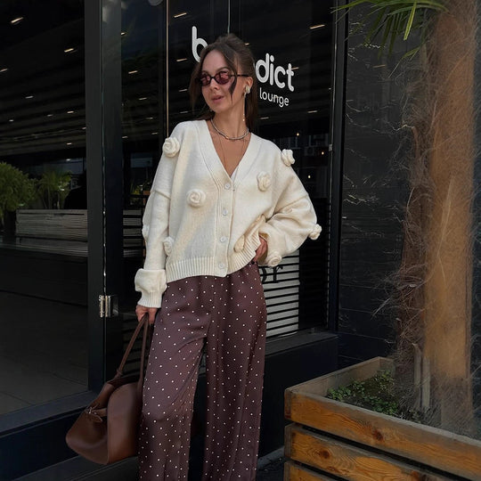 Damen Oversize-Strickcardigan mit dreidimensionalen Rosenapplikationen und V-Ausschnitt Nord Taschen