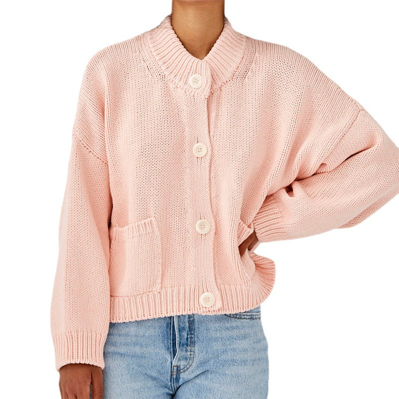 Damen Kurzer Boxy-Cardigan aus Grobstrick mit hoher Knopfleiste und Eingrifftaschen Nord Taschen