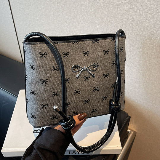 Damen Umhängetasche mit eleganten Punkten und verstellbarem Kordelzug Nord Taschen