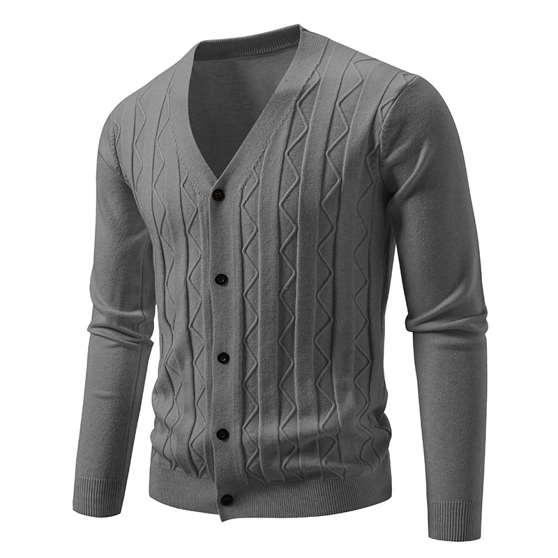 Herren V-Ausschnitt Strickjacke mit dezenter Zopfmusterstruktur und durchgehender Knopfleiste Nord Taschen