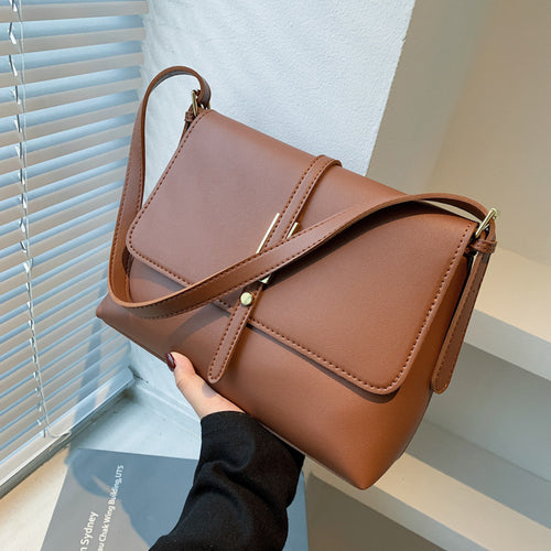 Damen elegante Umhängetasche mit hochwertiger Metallverzierung Nord Taschen