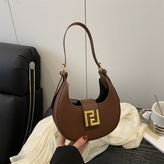 Damen Handtasche mit modernem Design und goldenen Akzenten Nord Taschen