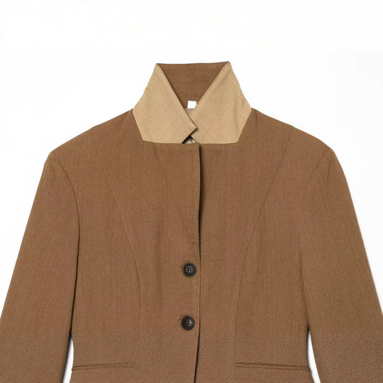 Damen Taillierte Kurzblazerjacke mit Kontrastkragen und Pattentaschen Nord Taschen