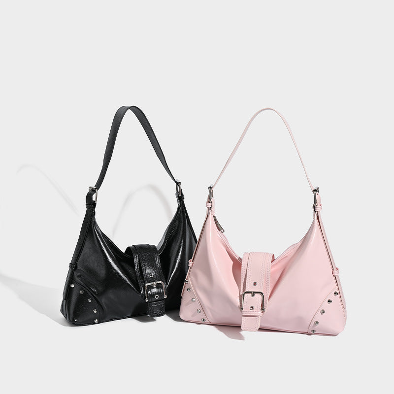 Damen Hobo-Tasche mit glänzendem Material und dekorativen Nieten Nord Taschen