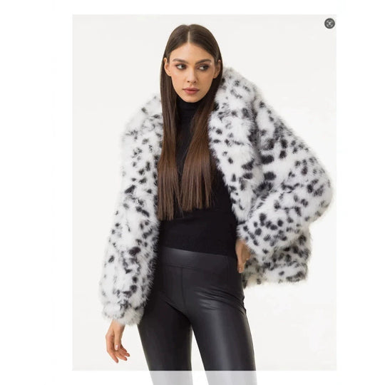 Damen Kurze Kapuzen‑Faux‑Fur‑Jacke mit Boxy‑Silhouette und gepunkteter Shaggy‑Textur Nord Taschen