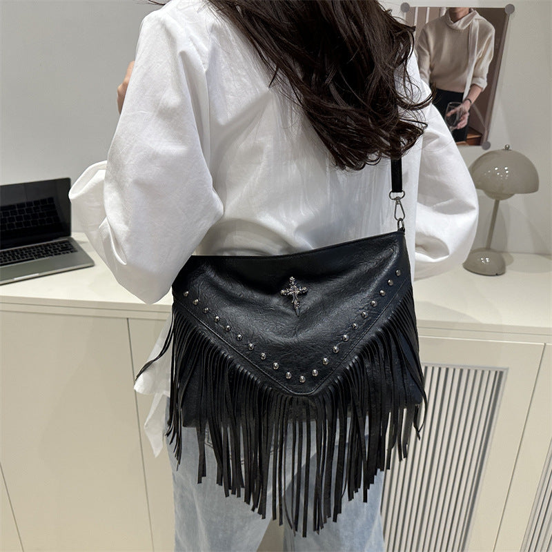 Damen Weste im modischen Boho-Stil mit Fransen und goldenen Details Nord Taschen