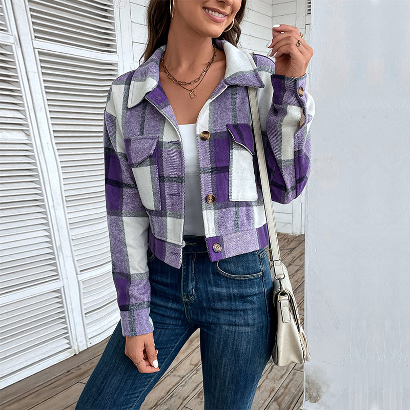 Damen Kurz geschnittene karierte Overshirt‑Jacke mit Brustklappen und Holzknöpfen Nord Taschen